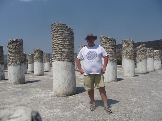 Ich am Palacio Quemado in Tula