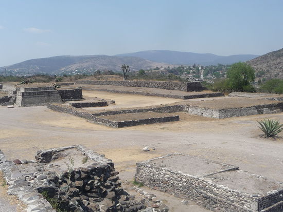 Im Hintergrund Ballspielplatz Nr. 2 in Tula