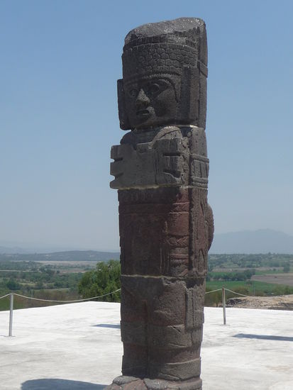 Die berühmten Atlanten von Tula auf der Pyramide des Morgensterns