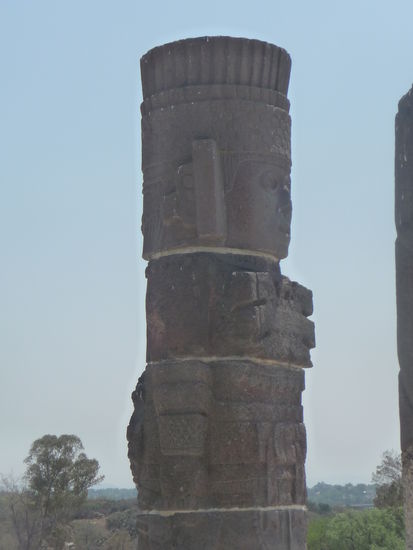 Die berühmten Atlanten von Tula auf der Pyramide des Morgensterns