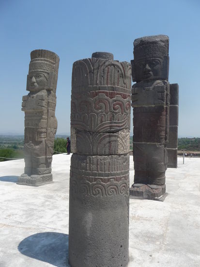 Die berühmten Atlanten von Tula auf der Pyramide des Morgensterns