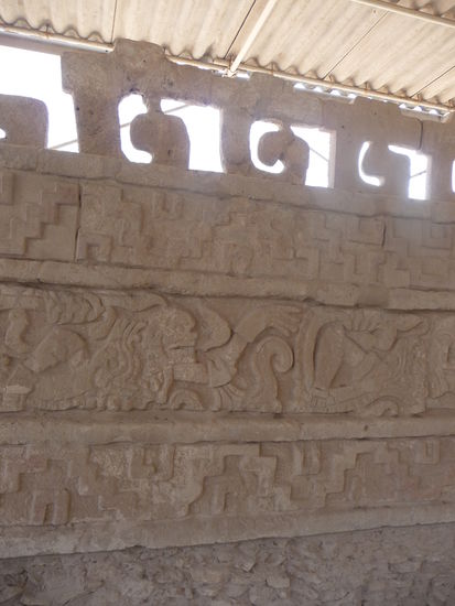 Die Coatepantli - Schlangenwand in Tula