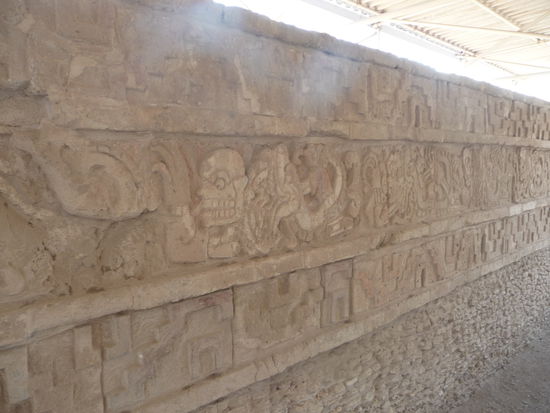 Die Coatepantli - Schlangenwand in Tula