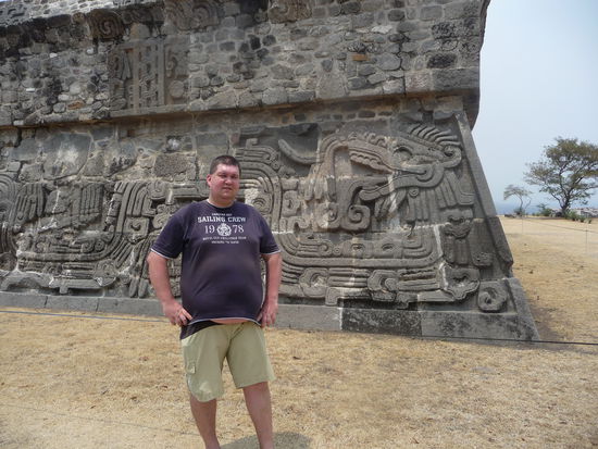 Ich am Tempel der gefiederten Schlangen