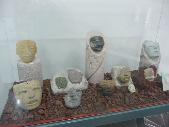 Fundstücke der Tempelanlage im Museum von Xochicalco