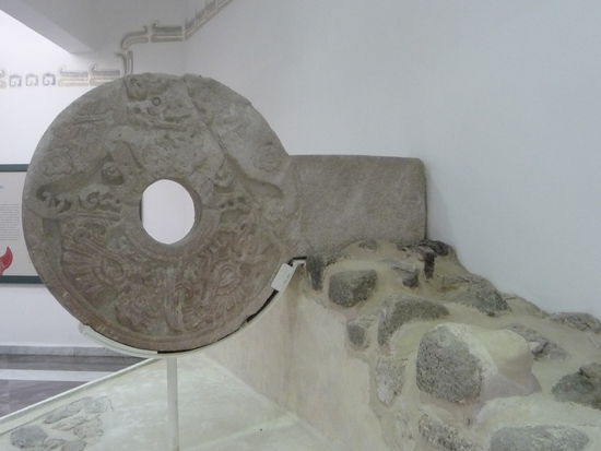 Fundstücke der Tempelanlage im Museum von Xochicalco