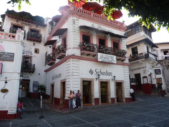 Bar Berta auch diese Kolonialhäuser am Zocalo sind schön anzuschauen