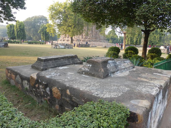 Gräber im Qutb Minar Komplex