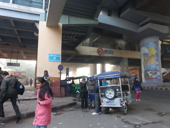 Rund um die Metro Station Karol Bagh in Delhi