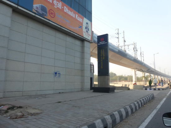 Daula Kuan Station der Delhi Metro hier in Hochlage - Airport Linie