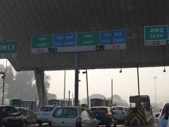 Mautstelle an der Stadtgrenze zu Delhi