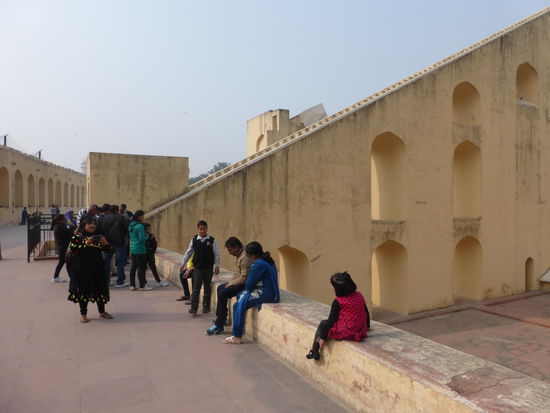 Familien zu Besuch in der Sternwarte in Jaipur