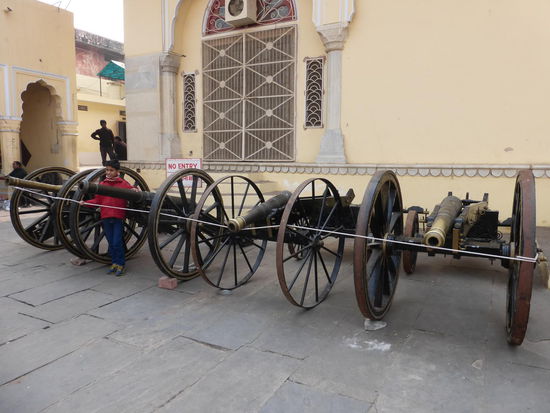 Der erste Innenhof der Palastanlage in Jaipur