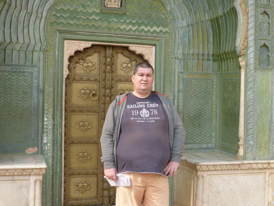Ich vor dem Green Gate im City Palace von Jaipur
