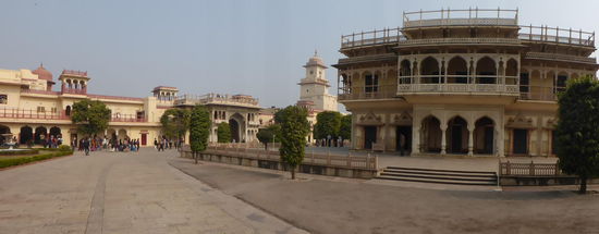 Mubarak Mahal beherbergt eine Vielzahl von Kleidern und Gewändern der Königlichen Familie - Leider Foto Verbot !!