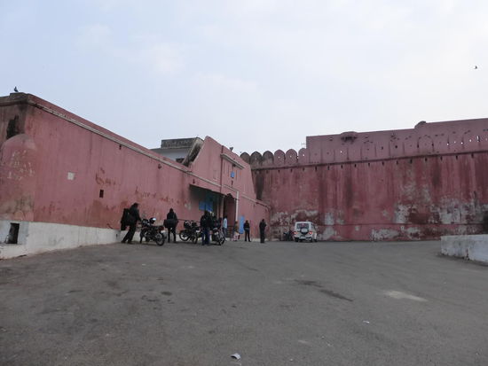 Eingangsbereich Jaigarh Fort - Eintritt 140 Rupie ohne Video