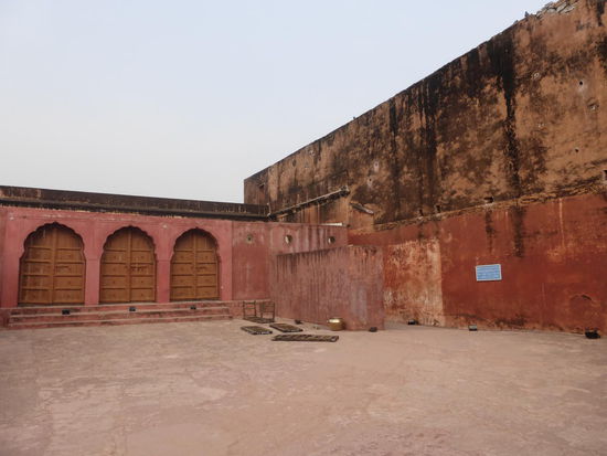 Weiter geht es durch das Jaigarh Fort