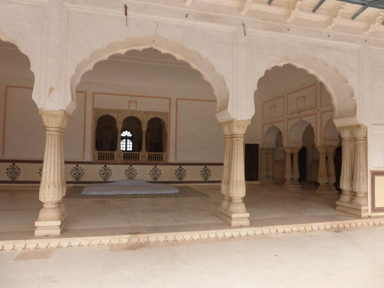 Weiter geht es durch das Jaigarh Fort