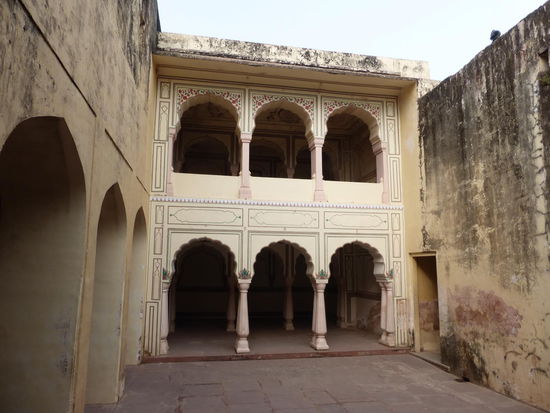 Weiter geht es durch das Jaigarh Fort