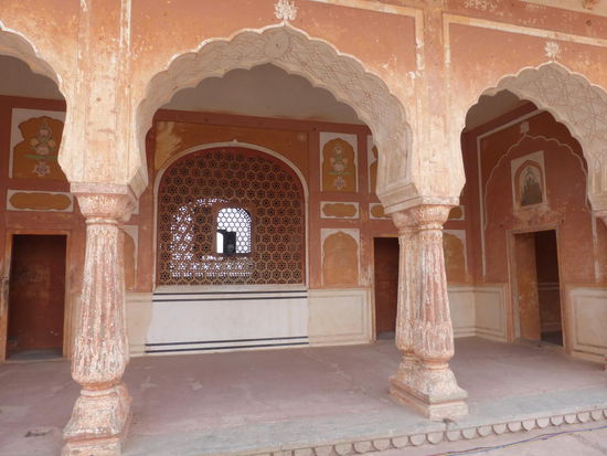 Weiter geht es durch das Jaigarh Fort