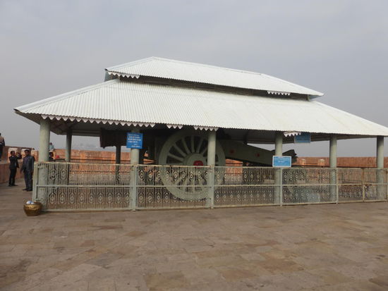 Und hier steht Sie ... Jaivana die größte Kanone der Welt auf Rädern