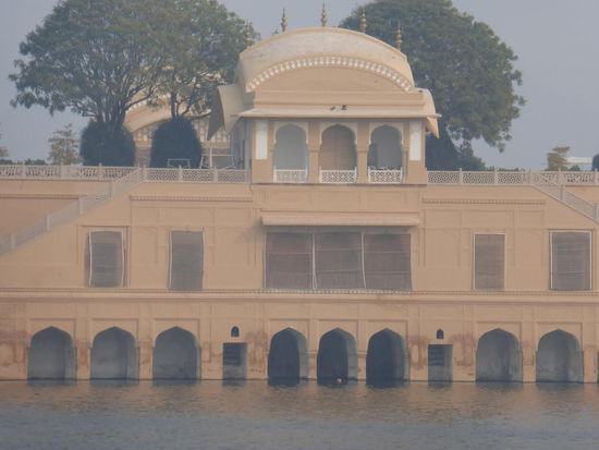 Wasserschloss " Jal Mahal "