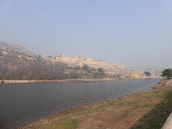 Weiter geht es zum Amber Fort was man schon von weitem sehen kann