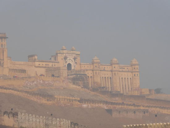 Weiter geht es zum Amber Fort was man schon von weitem sehen kann