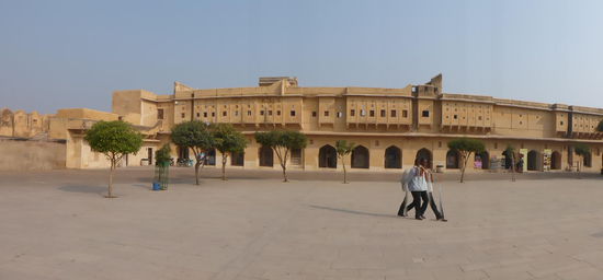 Erster Innenhof im Amber Fort