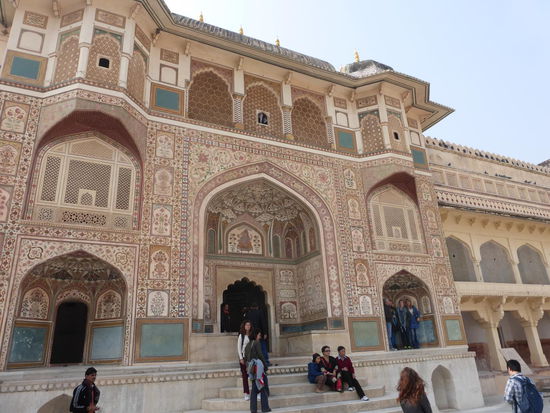 Das Ganesh Tor im zweiten Hof ist der Eingang zu den privaten Bereichen der Maharadschas
