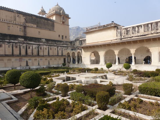 Der dritte Hof mit den Mughal Garten