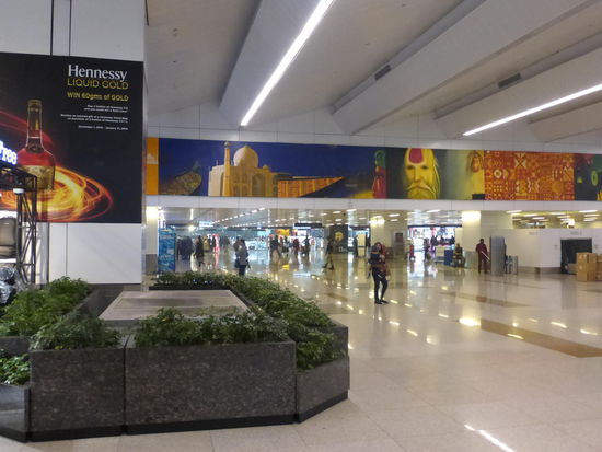 Unterwegs durch den Airport Delhi