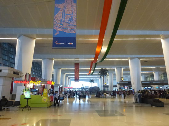 Unterwegs durch den Airport Delhi