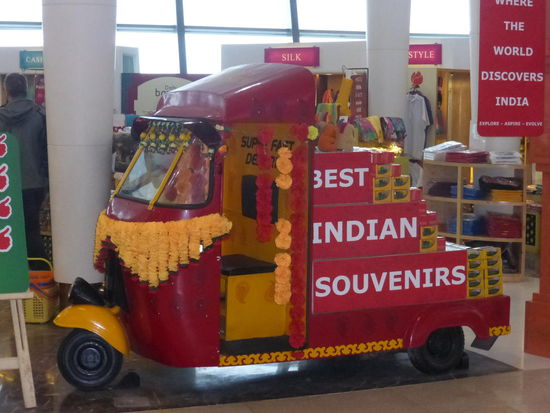 Unterwegs durch den Airport Delhi