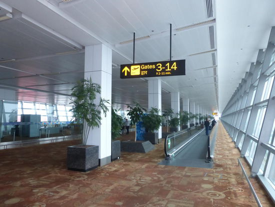 Unterwegs durch den Airport Delhi