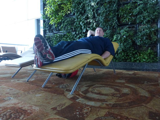 Ich ruhe mich hier etwas aus im Airport von Delhi