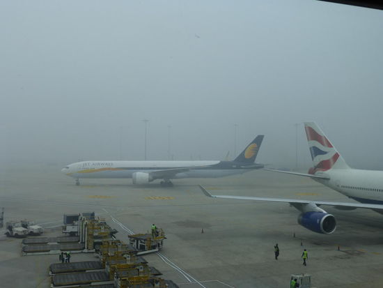 Jet Airways im dichten Nebel von Delhi