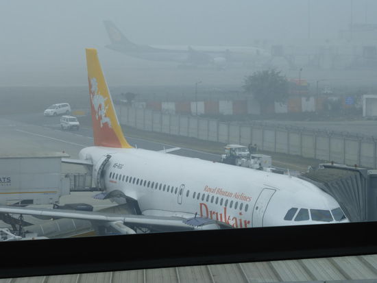 Flieger der Bhutan Air in Delhi