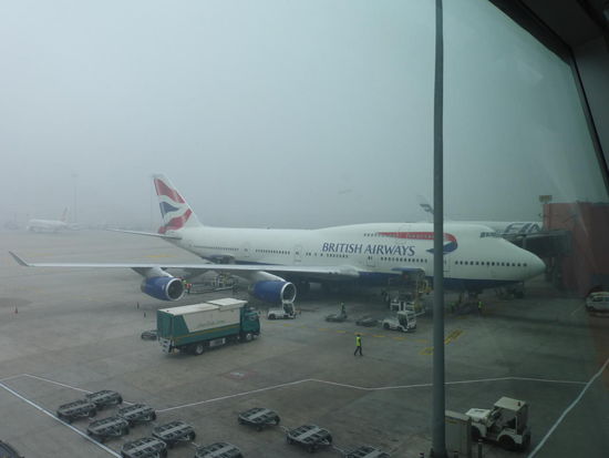 Mein Jumbo ( 747 ) der British Airways steht in Delhi bereit zum Rückflug nach London