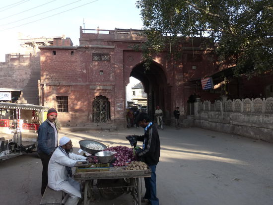 Ich komme gerade vom Hotel und beginne hier meinen Sparziergang durch die Altstadt von Jodhpur