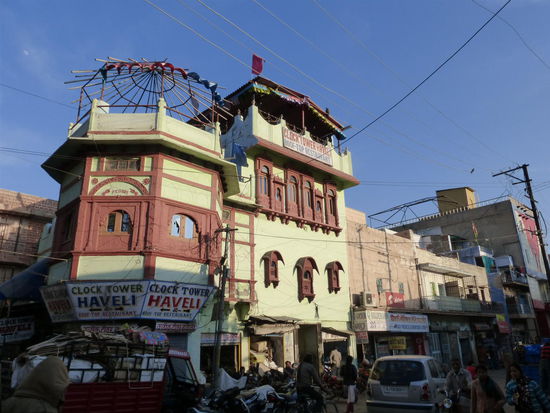Ich laufe rechts hinter dem Sardar Markt weiter Richtung Gulab See