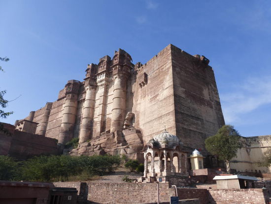 Das Meherangarh Fort hoch über der Stadt Jodhpur