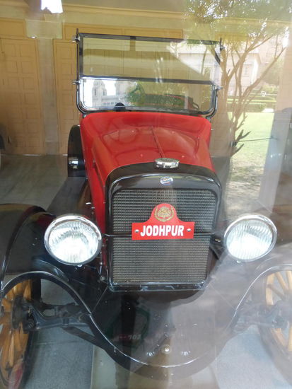 Autos der Herrscherfamilien vom Umaid Bhawan Palast wie hier aus dem Jahre 1906