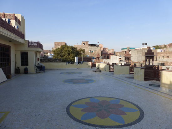 Blick von der Hotelterasse auf dem Dach