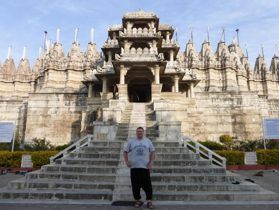 Und noch einmal ich vor dem Jain Tempel von Ranakpur