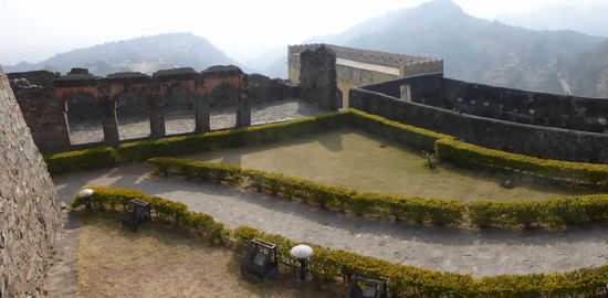 Schöne Aussicht über die Anlage