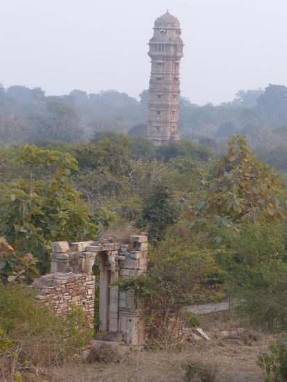 Hier wieder der Siegesturm in der Festung Chittorgarh