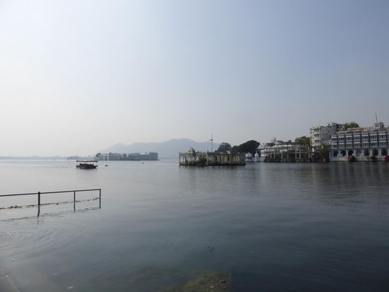 Blick über den Pichola See in Udaipur
