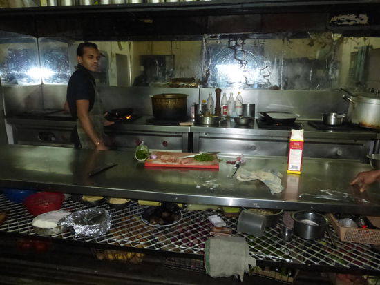 Der Koch im Restaurant Savage Garden