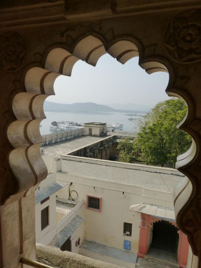 Blick vom Palast Museum Udaipur über den Pichola See
